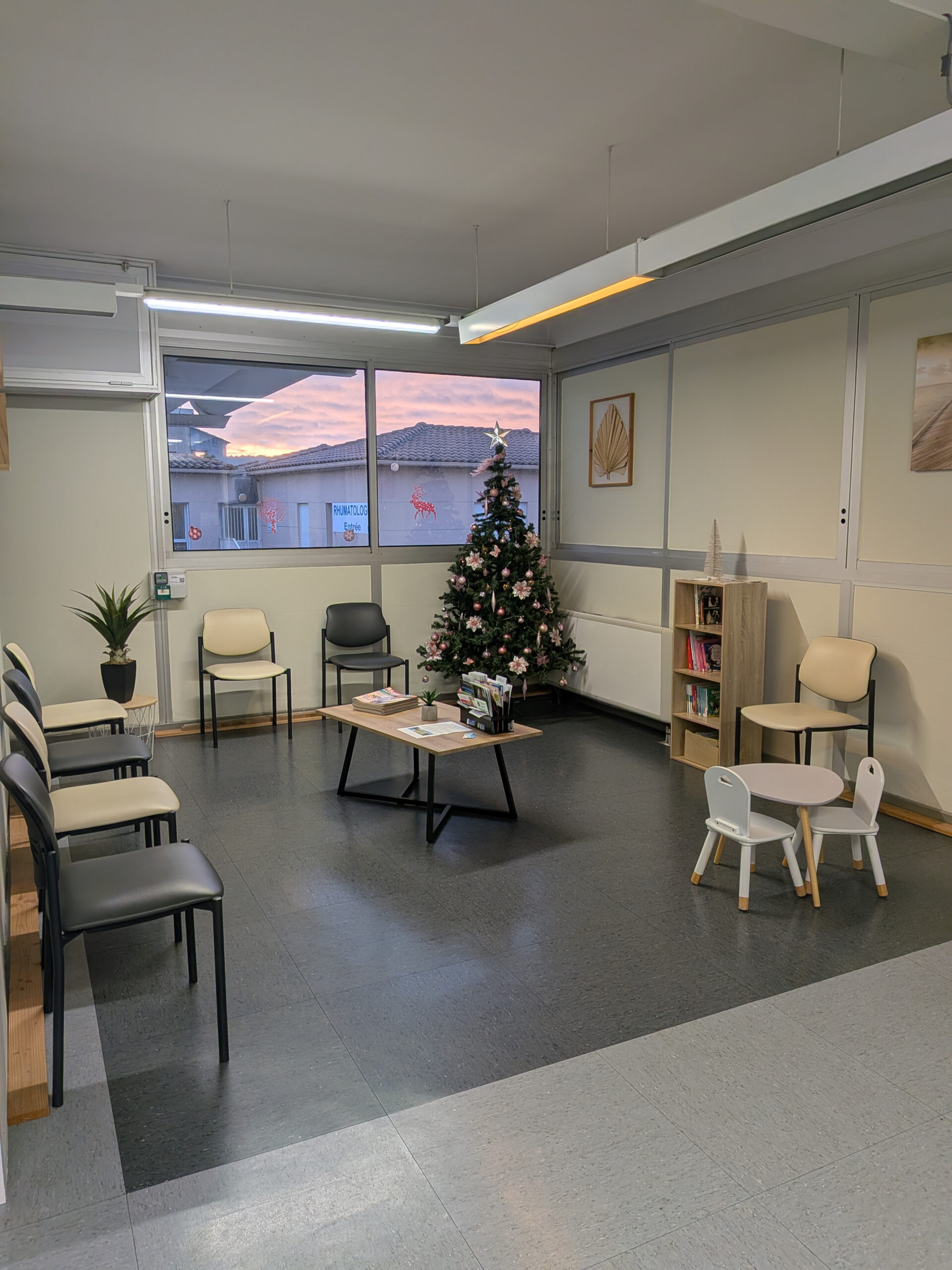 Accueil du SMR et salle commune pour les patients